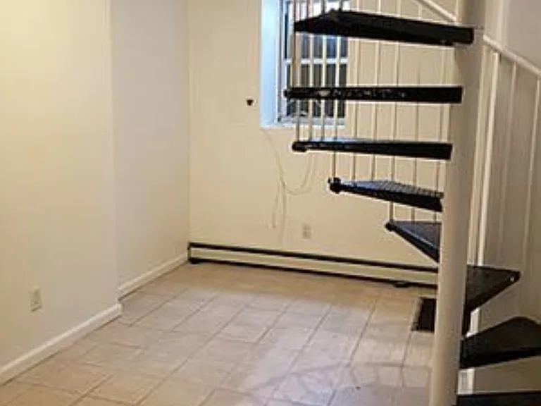 481 Fairview Ave #1R — Photo 10