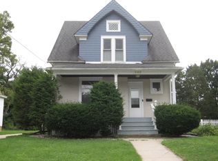 649 South St, Elgin, IL 60123