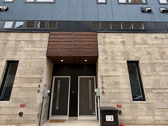 4th image of 1748 N Hope St