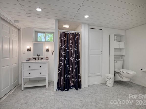 111 Baxter St, Morganton, NC 28655