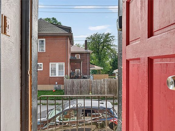2nd image of 1615 Sumac St