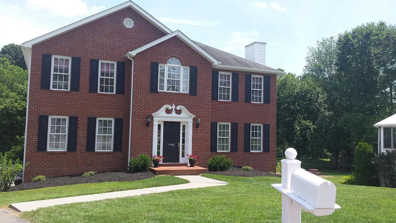735 Ridgecrest Ln photo 1
