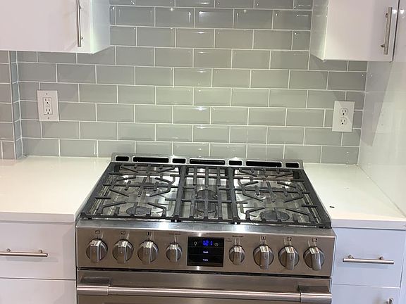 upgraded chef grade oven and hood