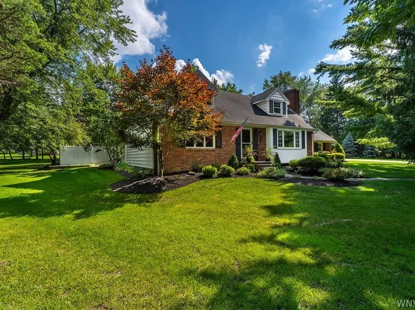 5293 Ashwood Ct, Clarence, NY 14031