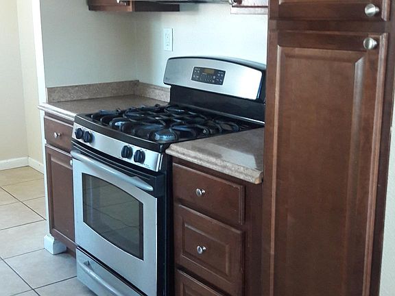 4th image of 327 E 8th St