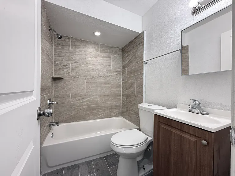 1607 N Carroll Ave #207 — Photo 5