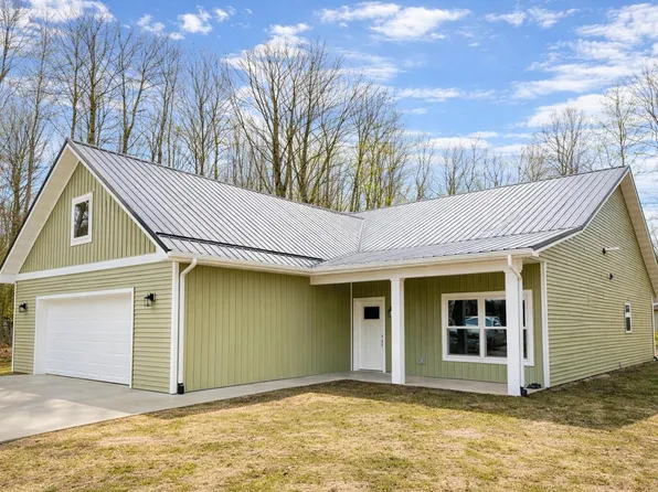 9215 Edgewater Dr, Stanwood, MI 49346