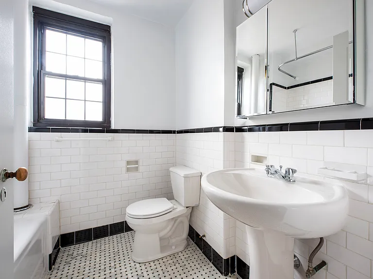 415 W 23rd St #17D — Photo 8