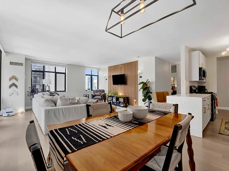 630 N State St #2208 — Photo 13