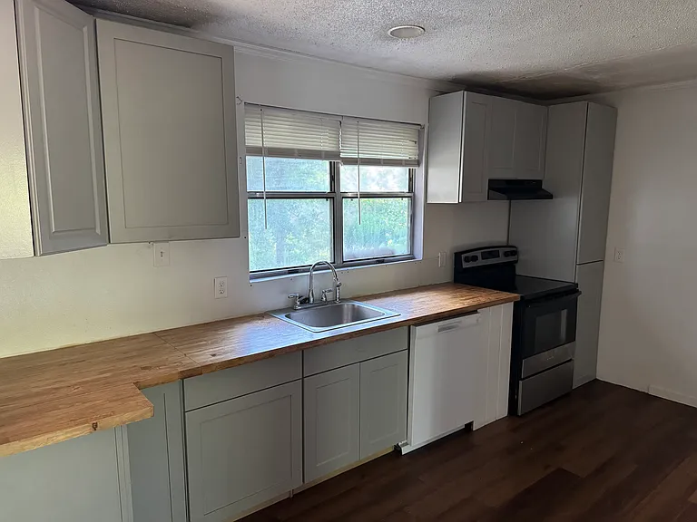 5909 Acl Blvd — Photo 6