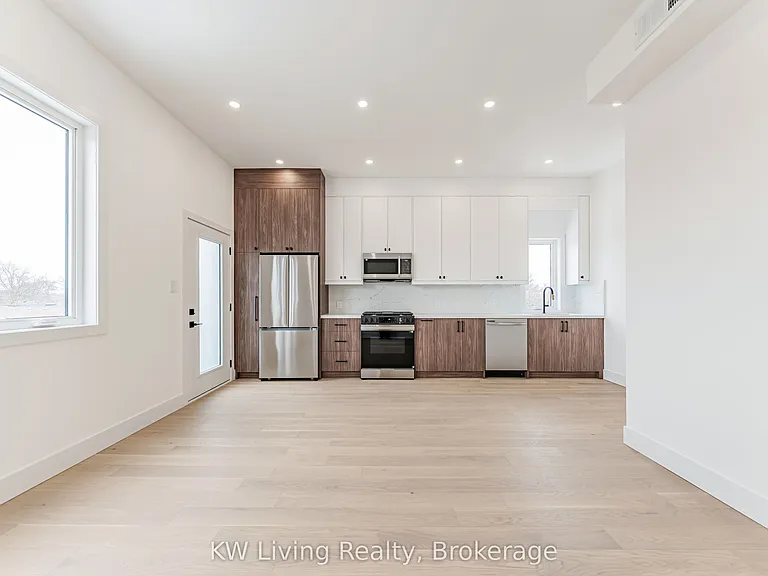 712 Eglinton Ave E — Photo 42