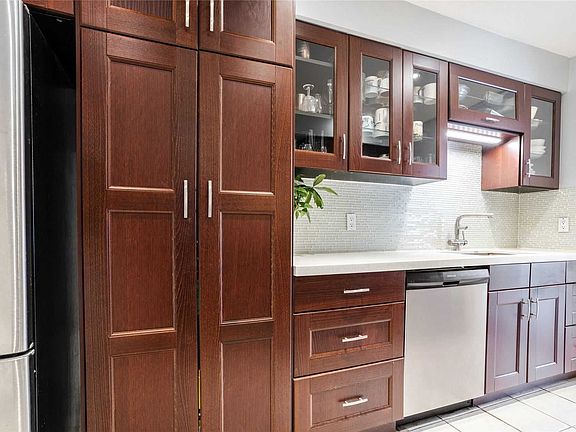 3rd image of 5088 New St #17