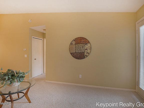 5th image of 2717 Limestone Ln NE