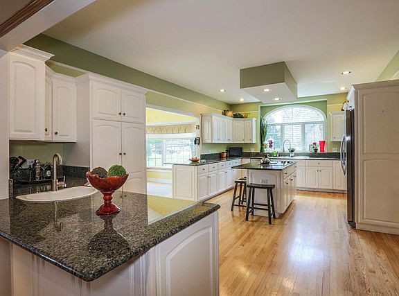 5th image of 1586 Pine Lake Dr