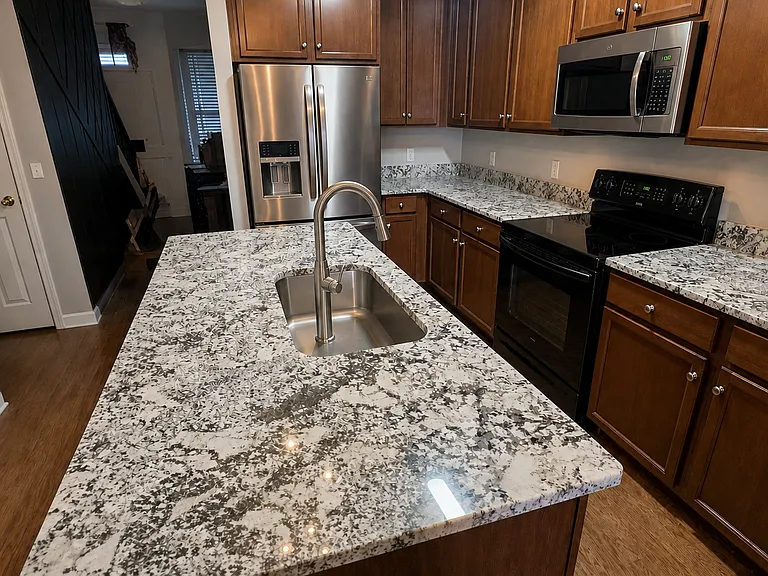 545 Griffin Cir — Photo 4