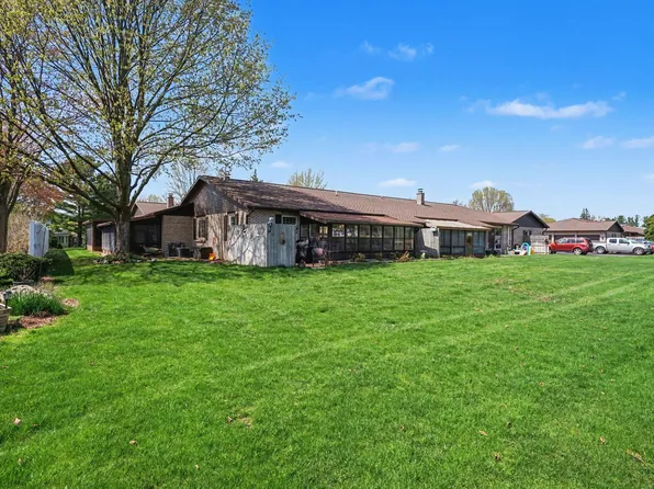 7384 Pinegrove Dr, Jenison, MI 49428