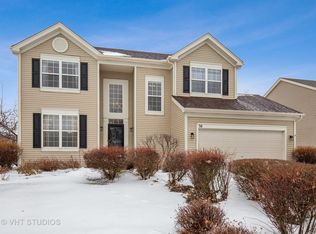 38 Greenbriar Dr, Gilberts, IL 60136