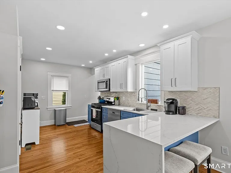 653 Forest Rd — Photo 4
