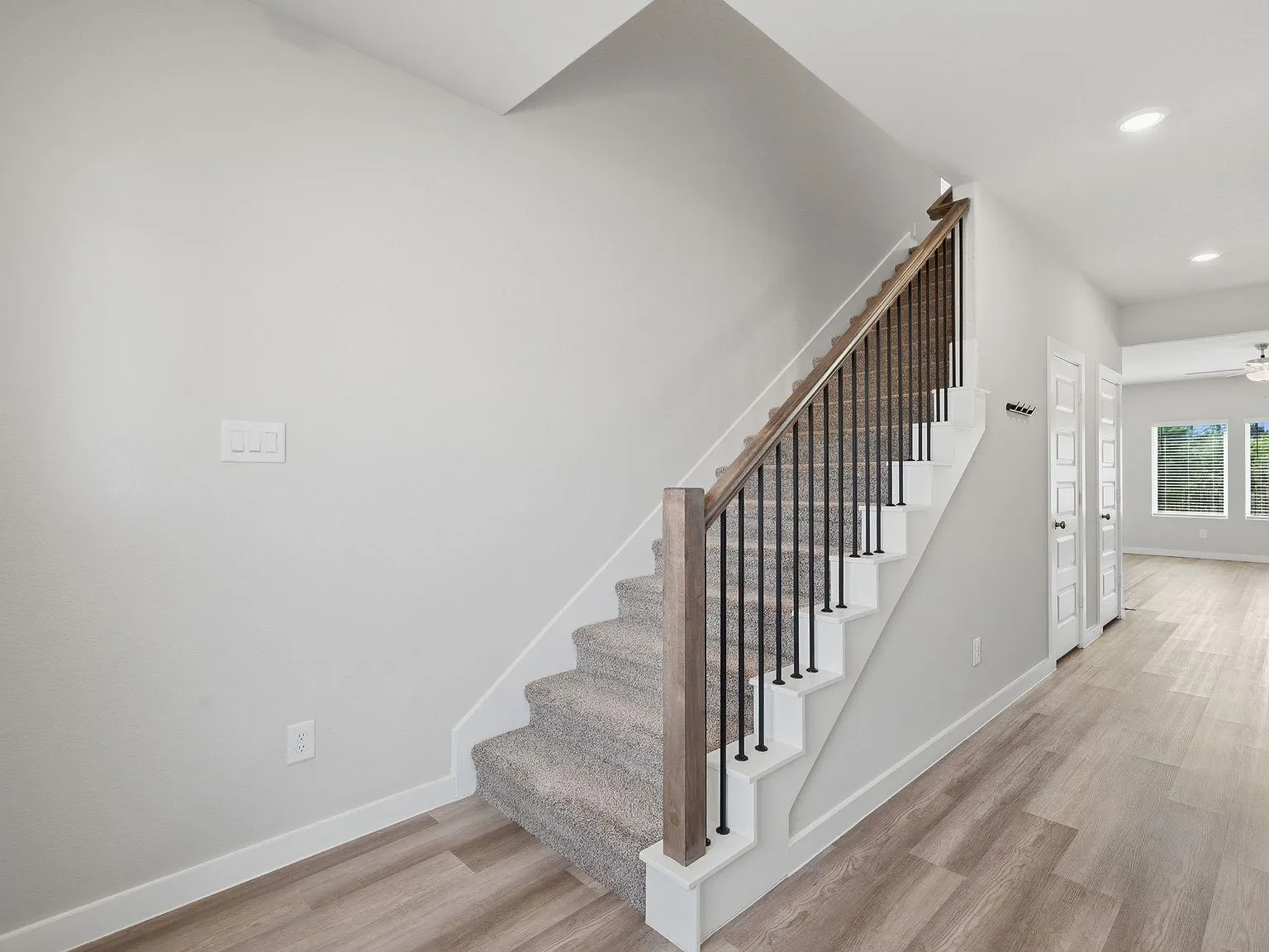4 bed, 2.5 bath, 2040 sqft, $2,475 — Photo 4