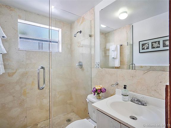 4th image of 1685 Jefferson Ave APT 2