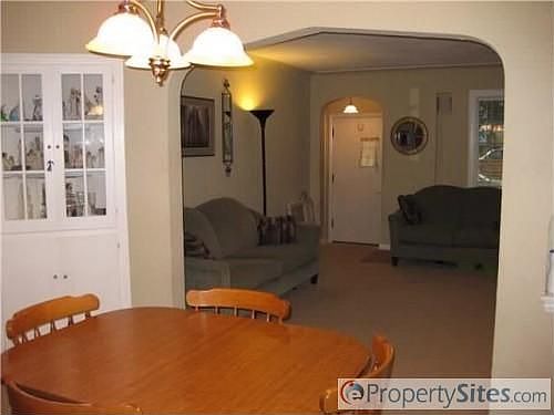 5th image of 3651 Larchmont Pkwy