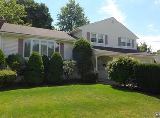237 Merritt Dr, Oradell, NJ 07649