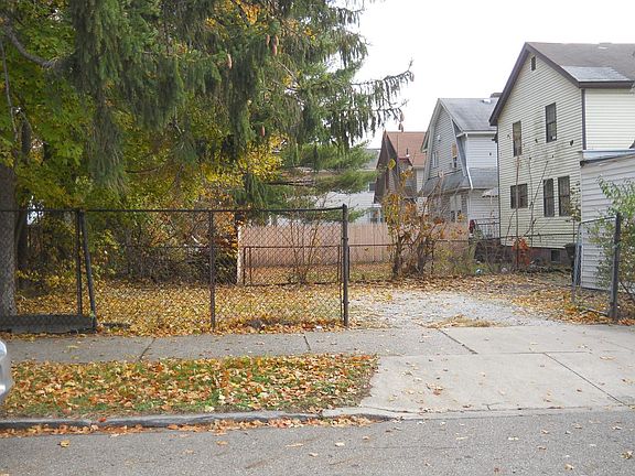 3rd image of 979 Delia Ave