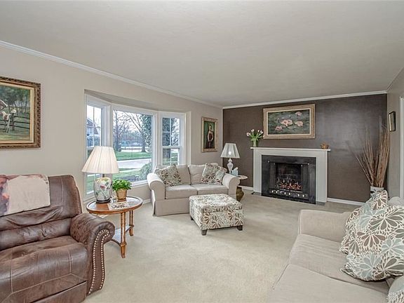 4th image of 943 E Schantz Ave