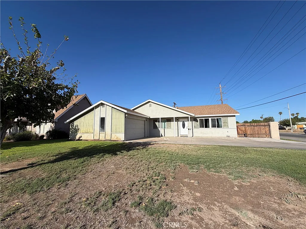 3 bed, 1372 sqft, $2,400 — Photo 1