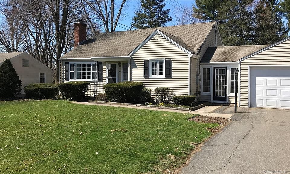 2nd image of 605 Maple St