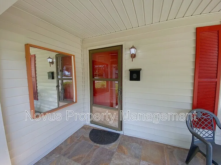 136 Watson St — Photo 2