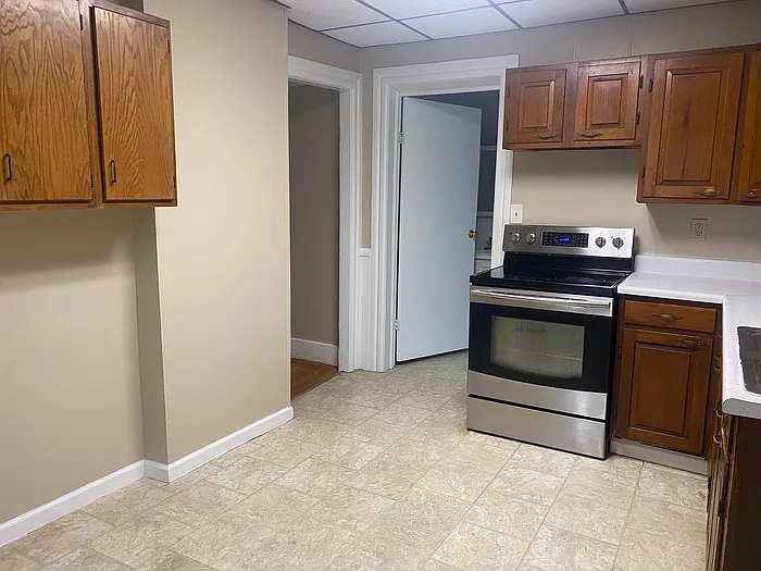 306 Flower Ave E — Photo 10