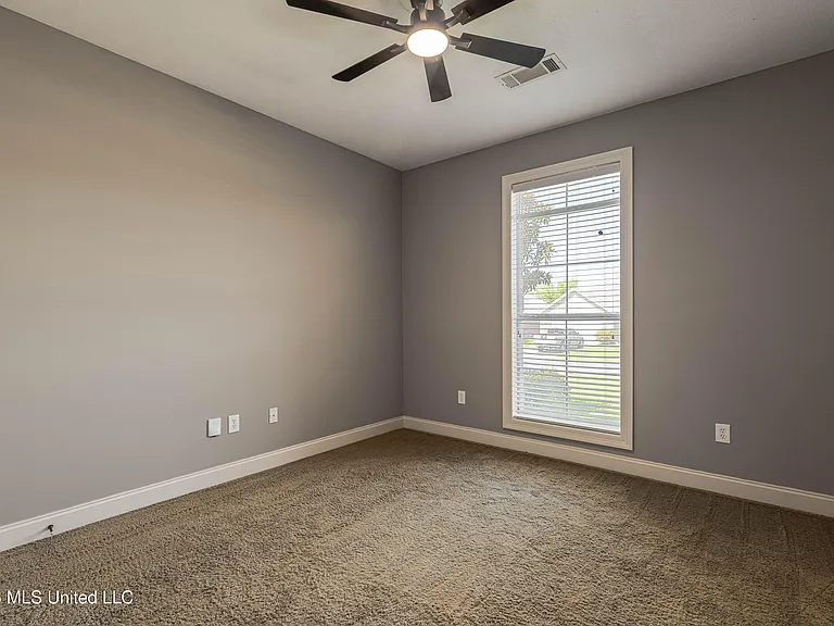 101 Sara Fox Dr — Photo 18