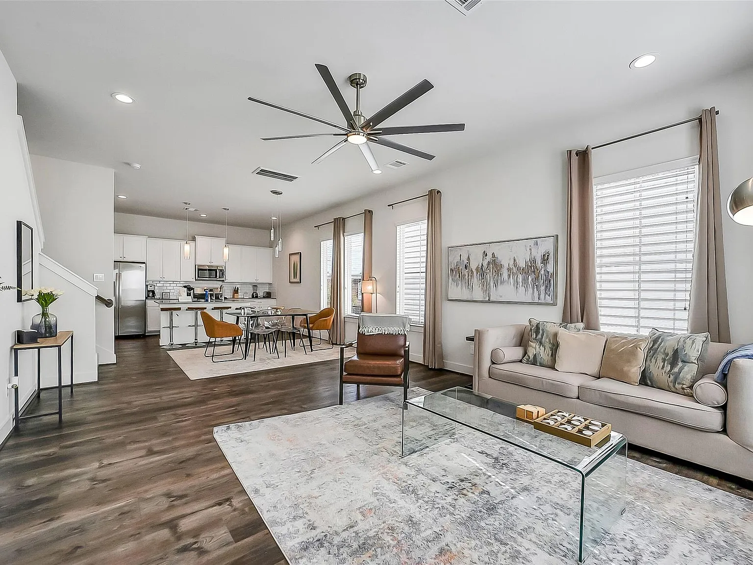 3 bed, 3.5 bath, 1820 sqft, $2,800 — Photo 2