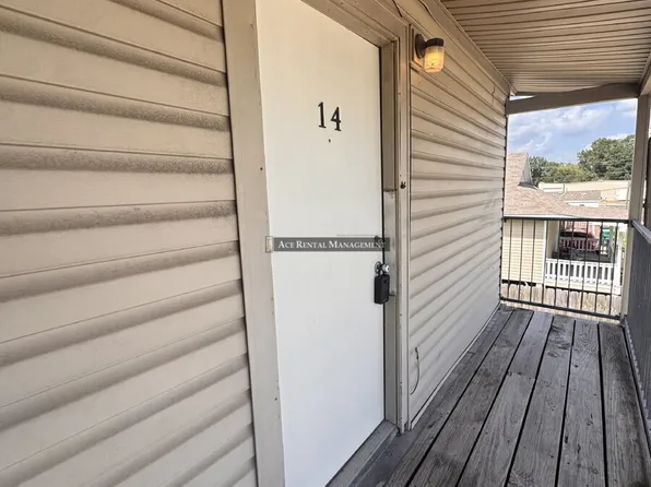 104 8th Ave APT 14, Nederland, TX 77627