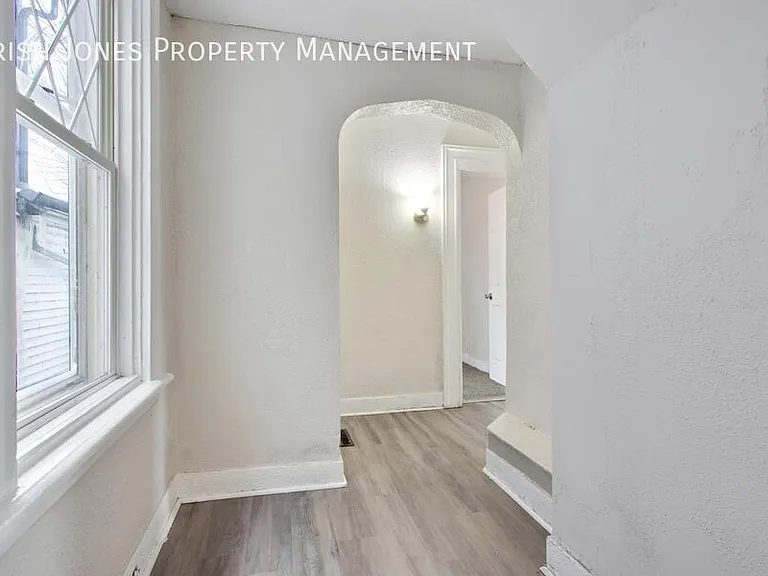476 Niagara St #2 — Photo 6
