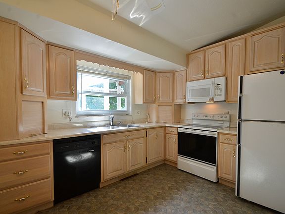 2nd image of 6736 Bishop Dr