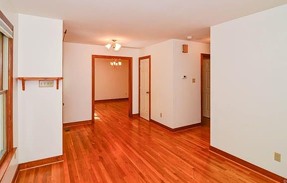5th image of 16372 Locust Run Dr