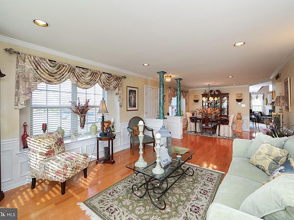4th image of 32 Hearthstone Ln