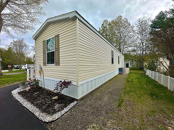 3rd image of 43 Evergreen Dr