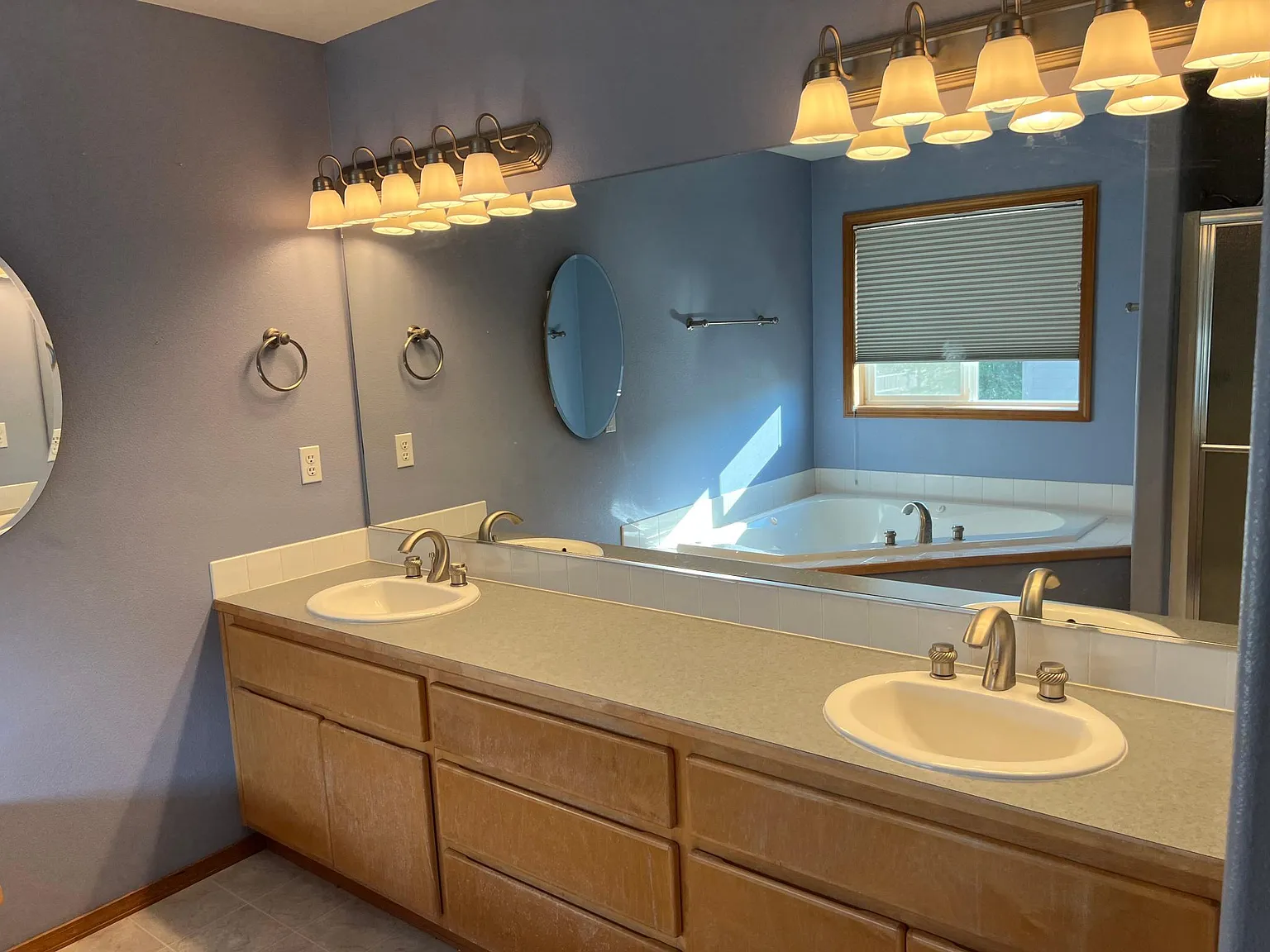 5 bed, 2.5 bath, 2748 sqft, $3,400 — Photo 4