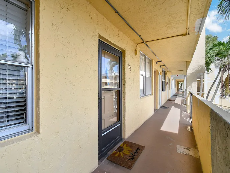 777 S Federal Hwy #202-H — Photo 2