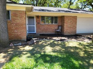 6912 Meadowbrook Dr, Fort Worth, TX 76112