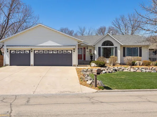 2017 Greenwood Dr, Albert Lea, MN 56007