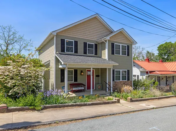 26 Lake Ave, Staunton, VA 24401
