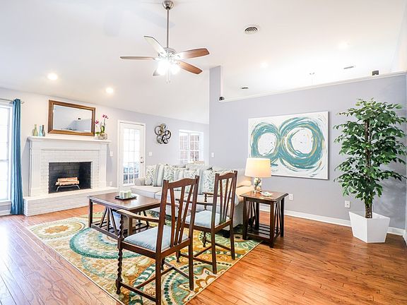 5th image of 404 Meadowlawn Dr