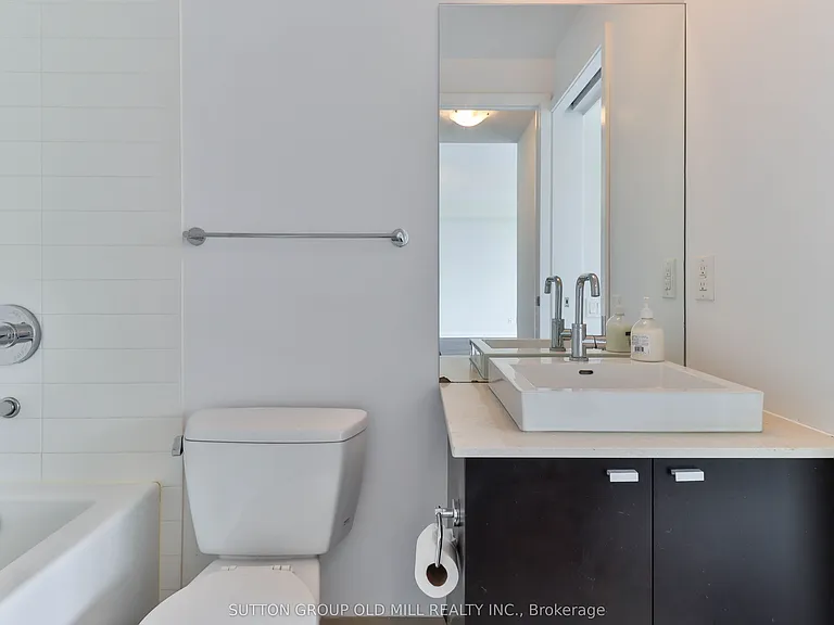 105 The Queensway #2516 — Photo 14