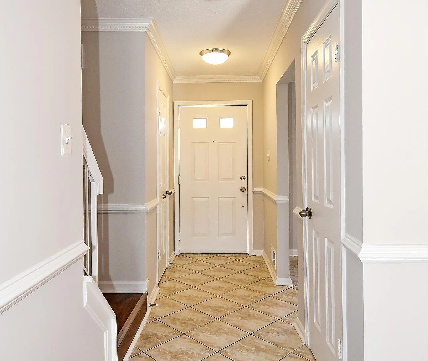 3 bed, 2.5 bath, 1934 sqft, $2,595 — Photo 2