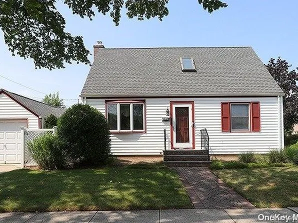 178 Cushing Avenue, Williston Park, NY 11596