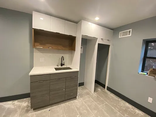 Rented by Premier Metro Realty Corp | media 31